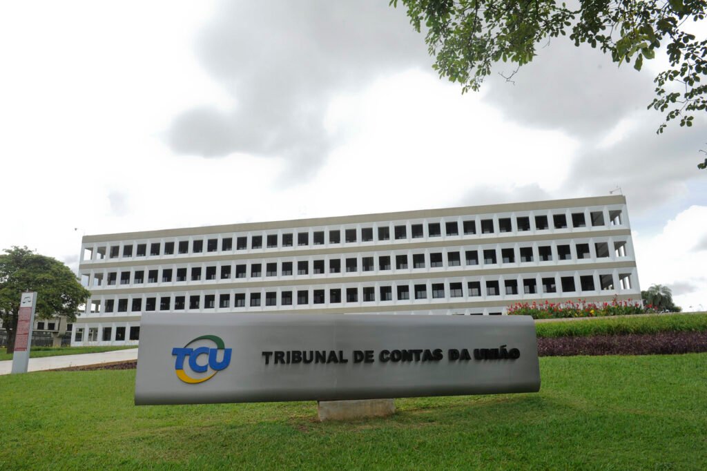 TCU APROVA CONTAS DO GOVERNO LULA DE 2025 COM RESSALVAS E ALERTAS FISCAIS
