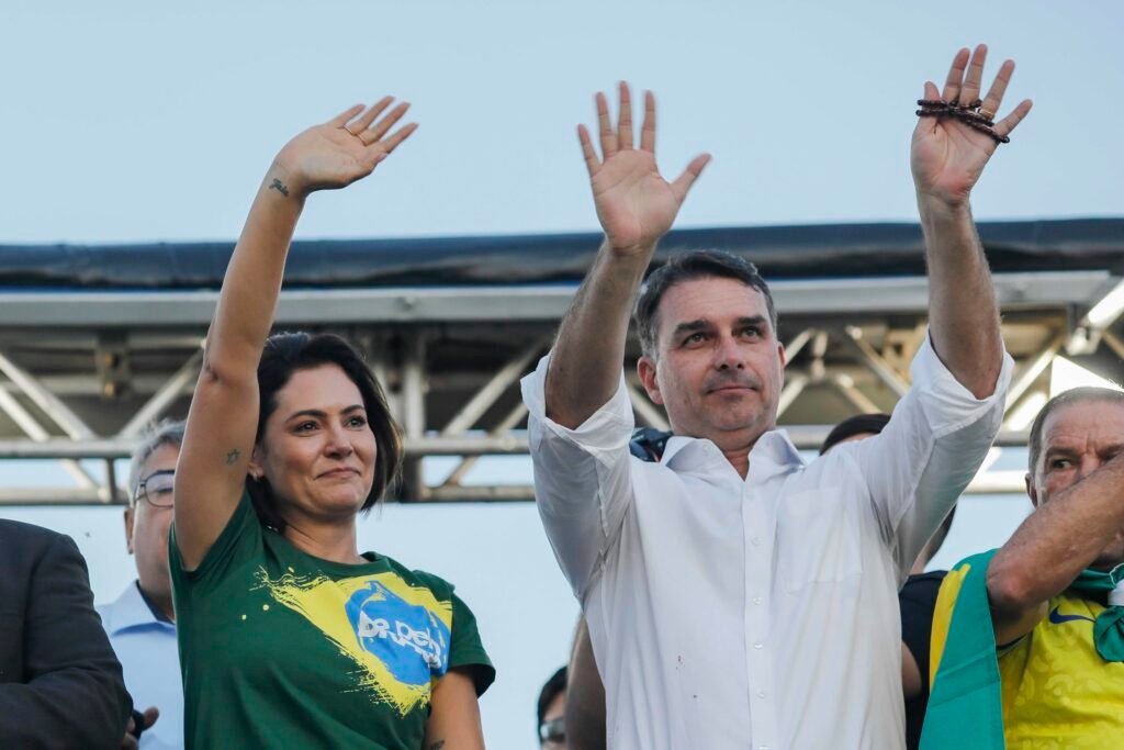 Crise na familia Bolsonaro: Michelle e Flavio divergem sobre aliancas para 2026