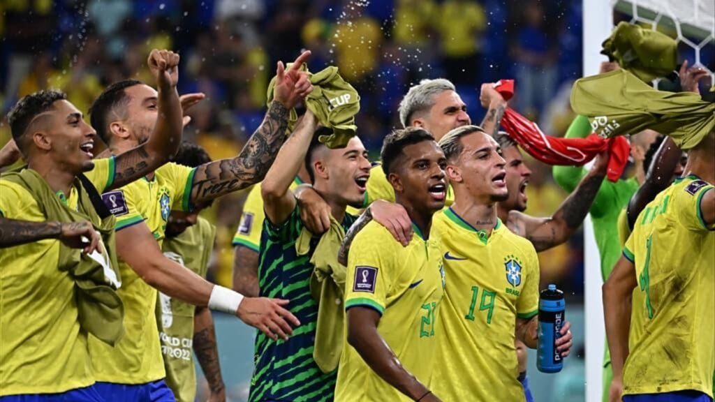 Brasil vence Japão de virada e garante vaga nas oitavas da Copa do Mundo