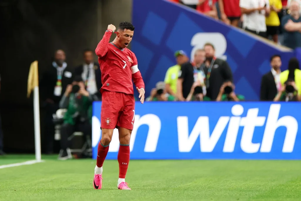 Cristiano Ronaldo se torna o segundo jogador mais velho a marcar gol em Copas do Mundo