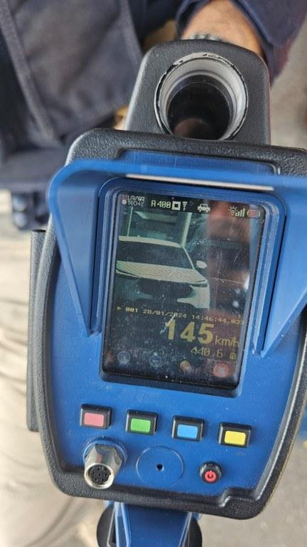 Fiscalização realizada na BR-050 durante retorno do feriado registrou carro trafegando próximo dos 200 km/h