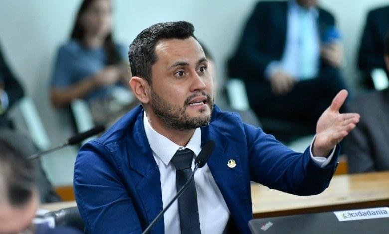 Indefinição de Cleitinho sobre disputa ao Governo de Minas aumenta tensão entre aliados