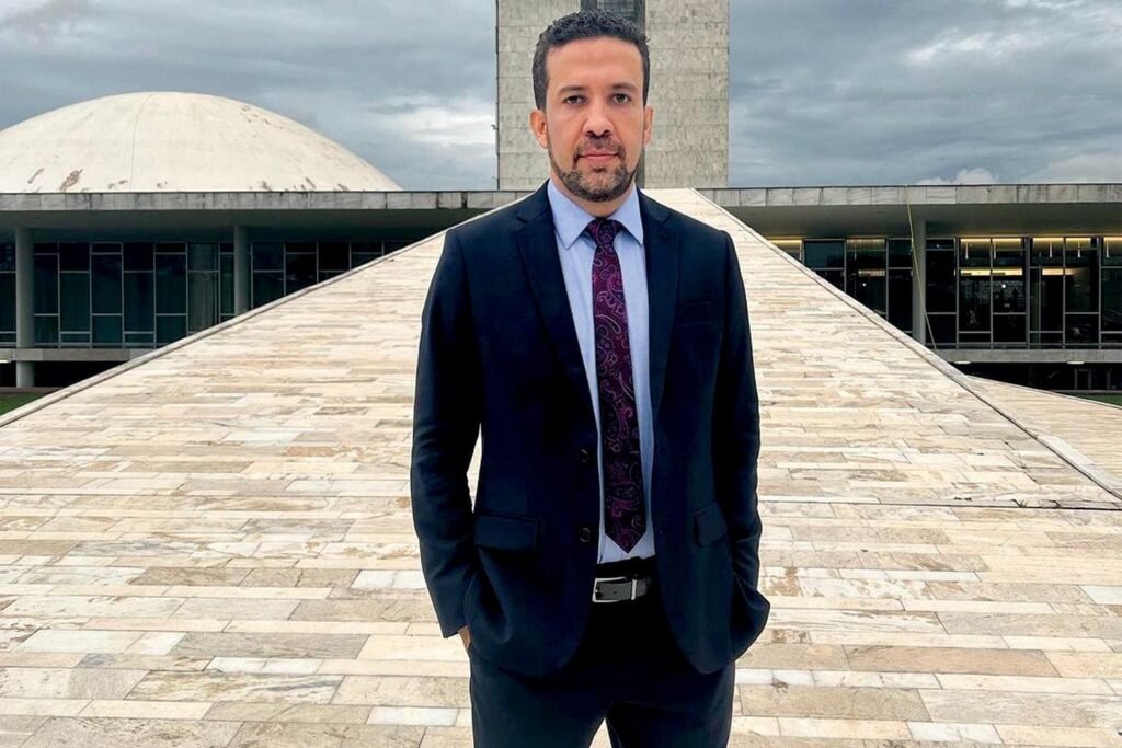 OAB-MG aplica pena máxima e exclui deputado André Janones dos quadros da advocacia