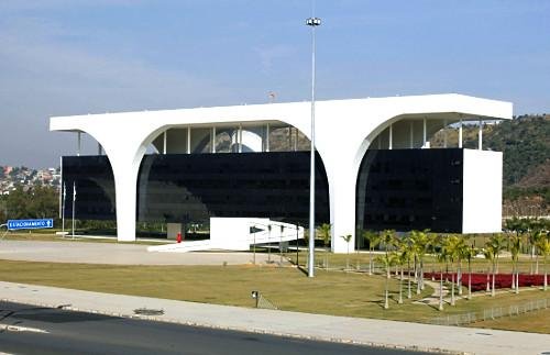 Próximo governador de Minas herdará dívida bilionária e cenário fiscal desafiador em 2027