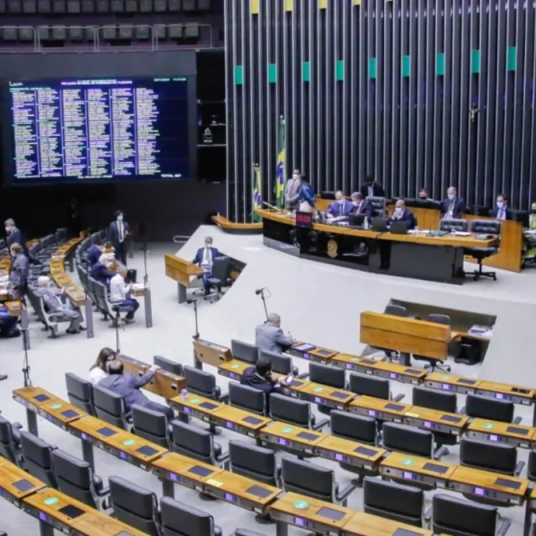 Câmara dos Deputados e órgãos federais adotam ponto facultativo para jogo da Seleção