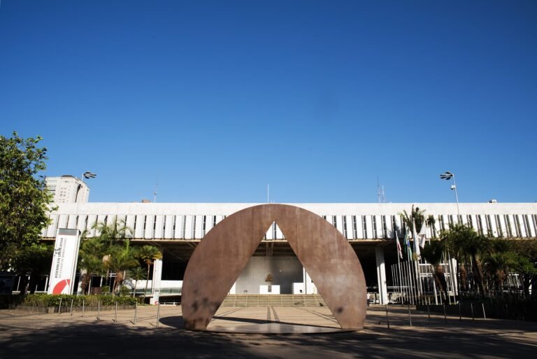 ALMG aprova teto para cachês de shows pagos por prefeituras em Minas