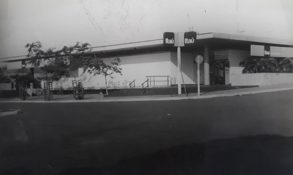 Prédio histórico do antigo Itaú marca memória administrativa de Santa Vitória