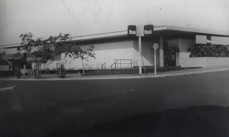 Prédio histórico do antigo Itaú marca memória administrativa de Santa Vitória