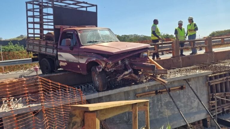 Falha mecânica em utilitário interdita trecho da BR-365 em Ituiutaba