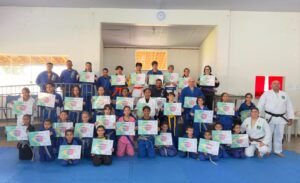 Projeto Caminho do Atleta gradua 35 alunos no judô em Santa Vitória