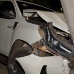 Perseguição termina com caminhonete recuperada e poste destruído em Uberlândia
