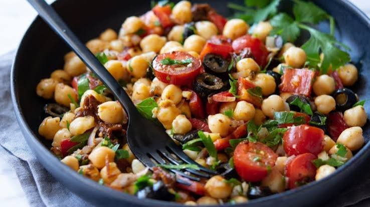 Salada de Grão-de-Bico Colorida