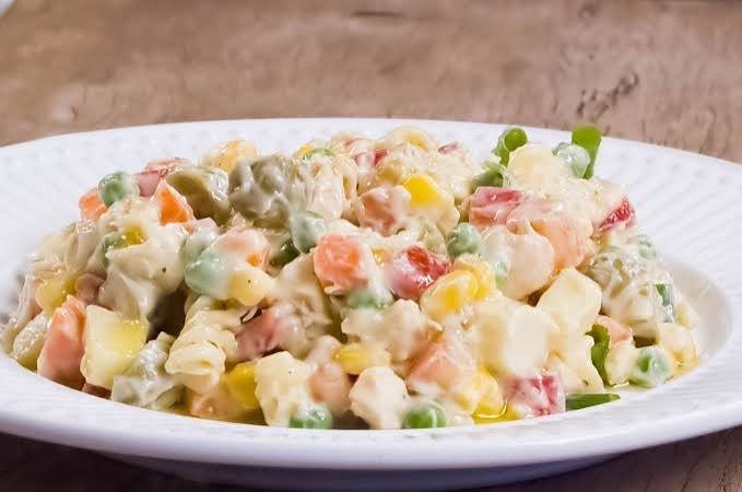 Salada de Macarrão Cremosa