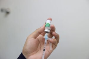 Nova vacina no SUS amplia proteção de crianças contra pneumonia e meningite