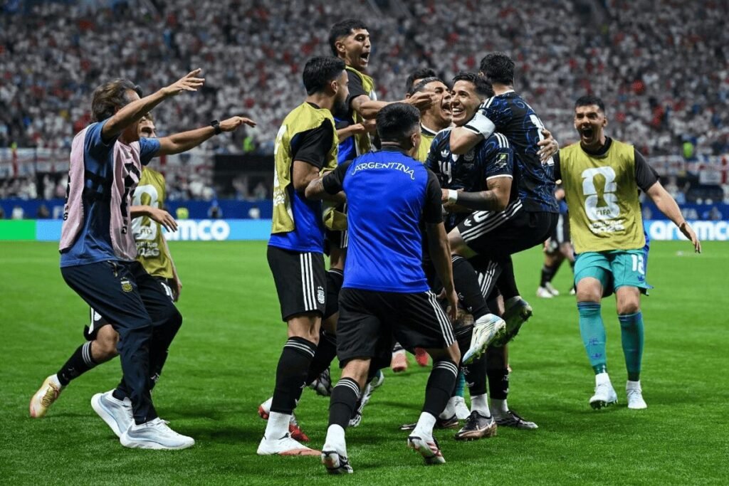 Argentina vira sobre a Inglaterra e garante vaga na final da Copa do Mundo