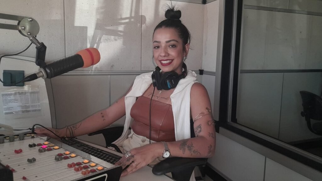 Valéria D’Ávila ganha destaque à frente do Band+ em Santa Vitória
