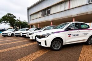 Prefeitura de Ituiutaba entrega cinco veículos novos para reforçar a frota da Saúde
