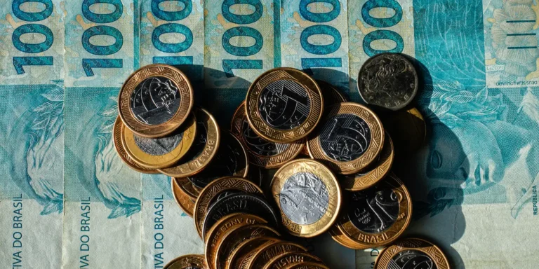 Bolsa Família paga beneficiários com NIS final 6 nesta segunda
