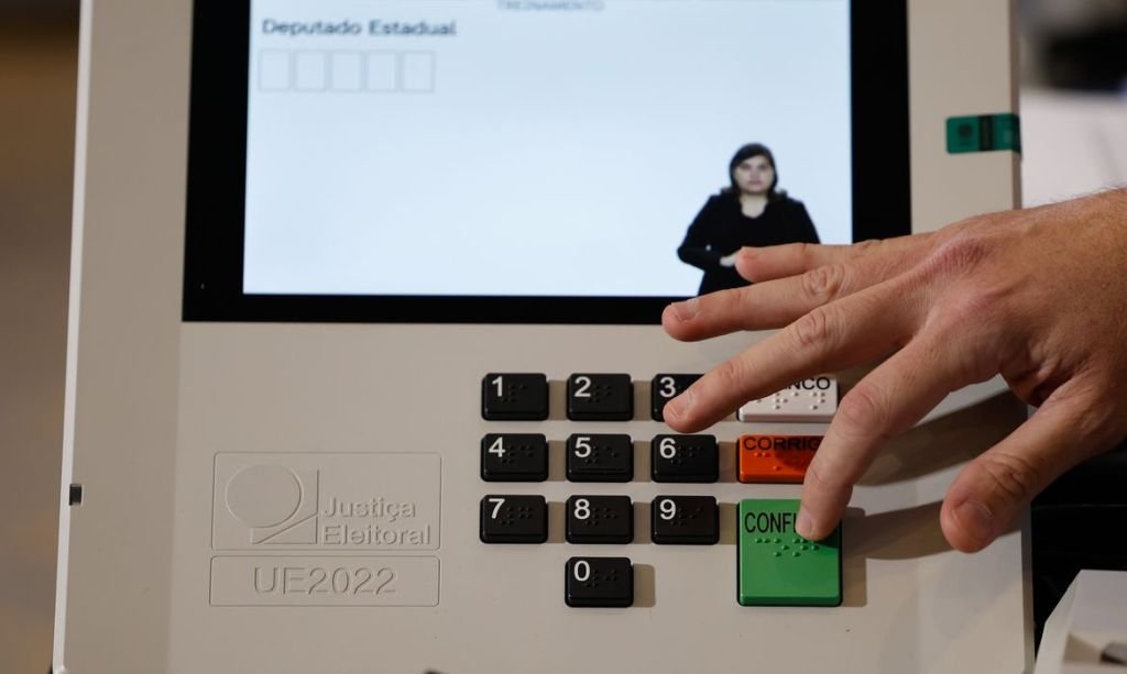 Campanha eleitoral de 2026 começa nas ruas e na internet