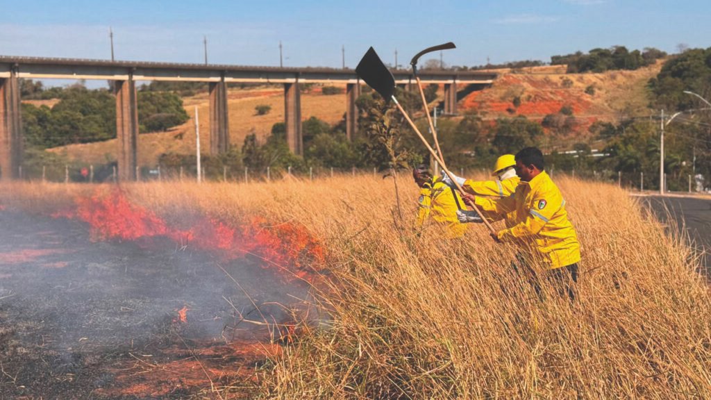 Araguari reforça combate a incêndios na estiagem