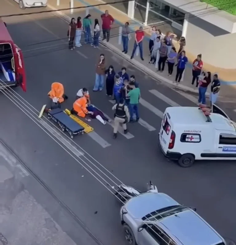 Motociclista fica ferida após colisão com caminhonete em Iturama