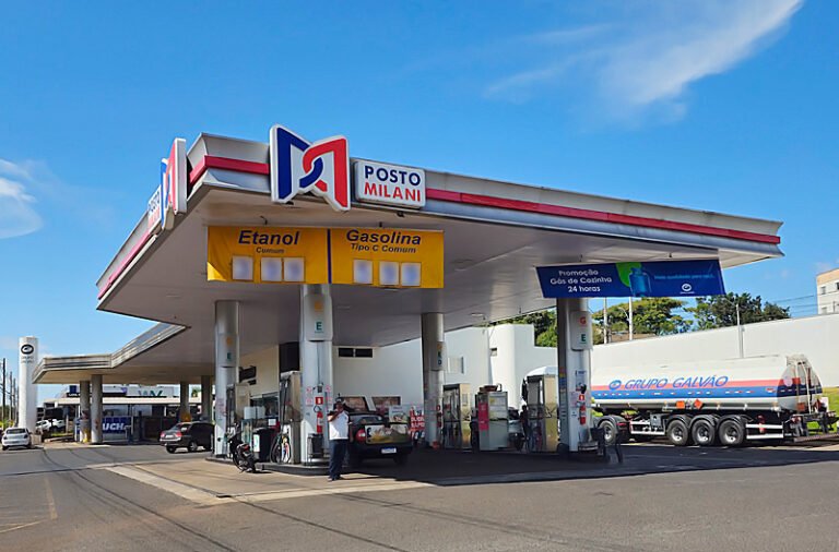 Motorista é procurado após abastecer e sair sem pagar