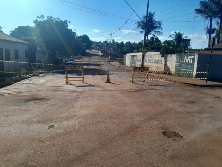 Santa Vitória interdita travessia para obras no córrego