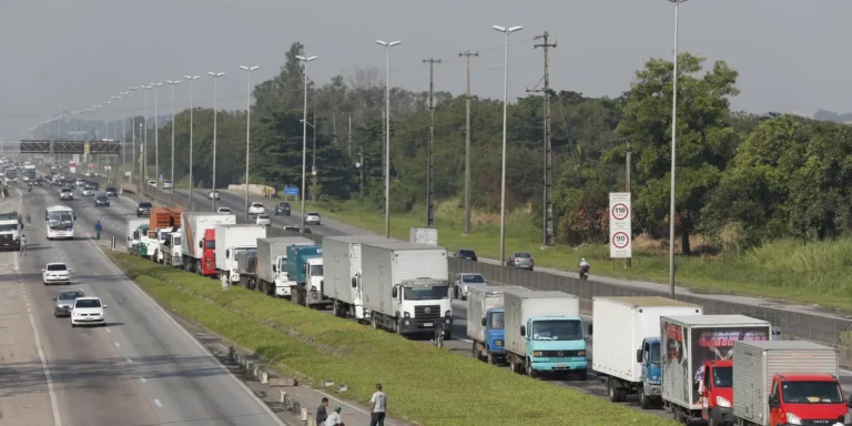 Lei garante frete mínimo no transporte de cargas