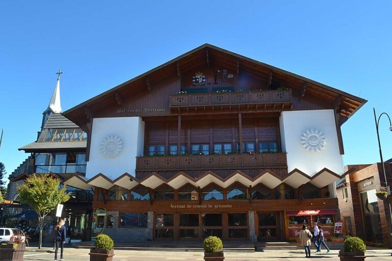 Festival de Gramado começa com 74 filmes na programação