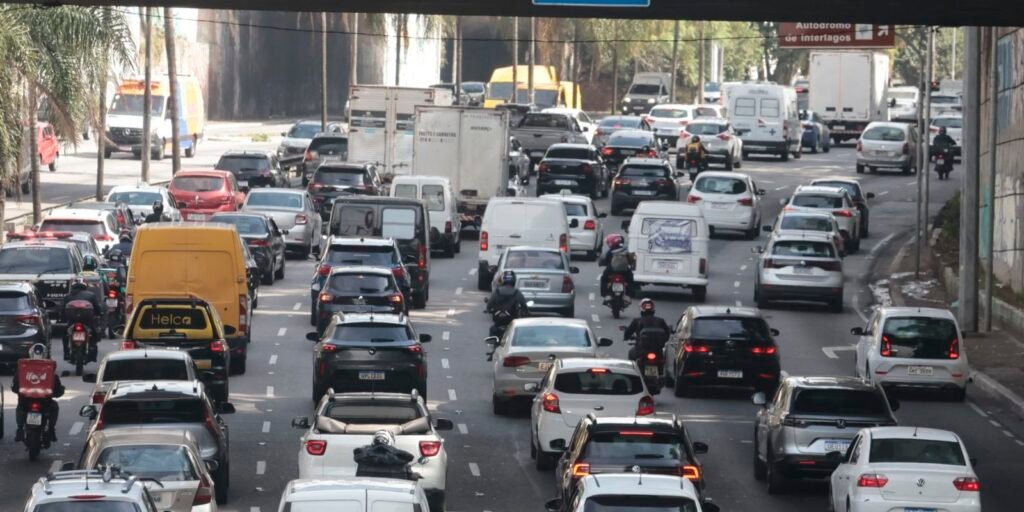 Greve da CPTM paralisa parcialmente três linhas em São Paulo