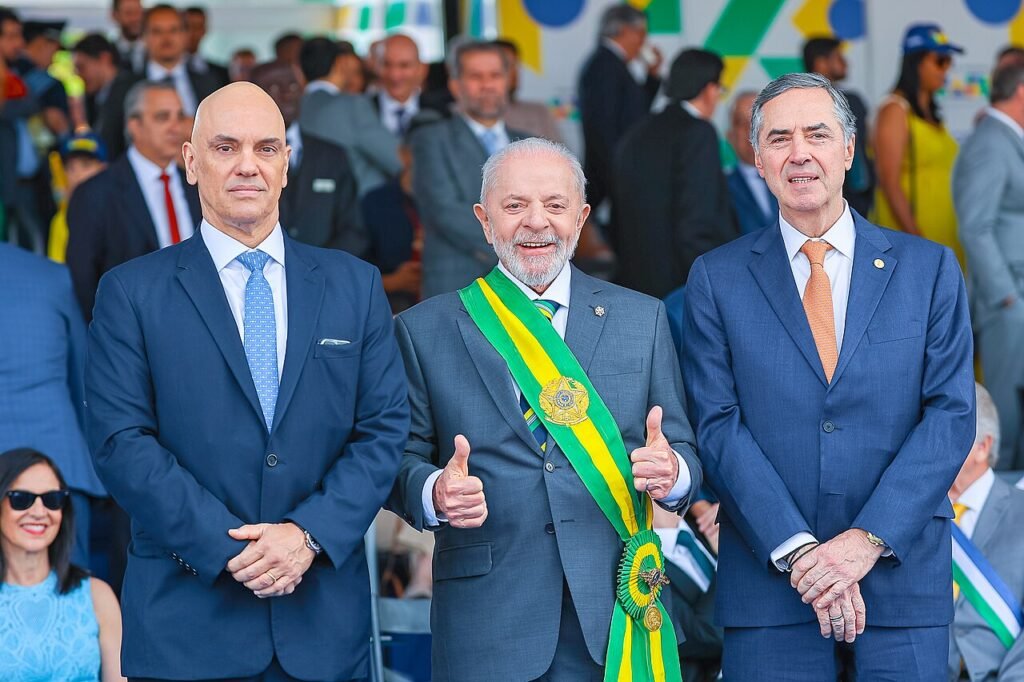 Desfile de 7 de Setembro reúne mais de 2,5 mil em Uberlândia
