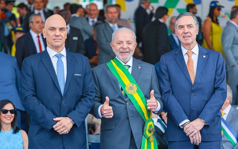 Desfile de 7 de Setembro reúne mais de 2,5 mil em Uberlândia