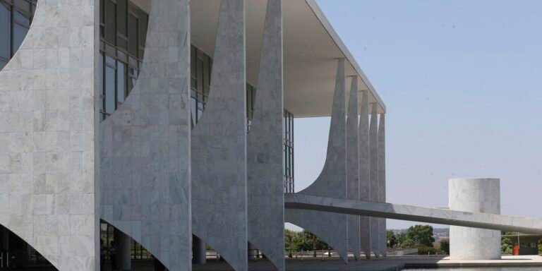 Compras internacionais de até US$ 50 voltam a ter isenção federal