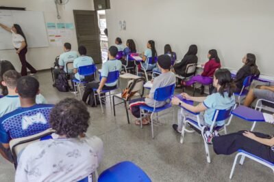 Brasil reduz diferença para países ricos no desempenho escolar