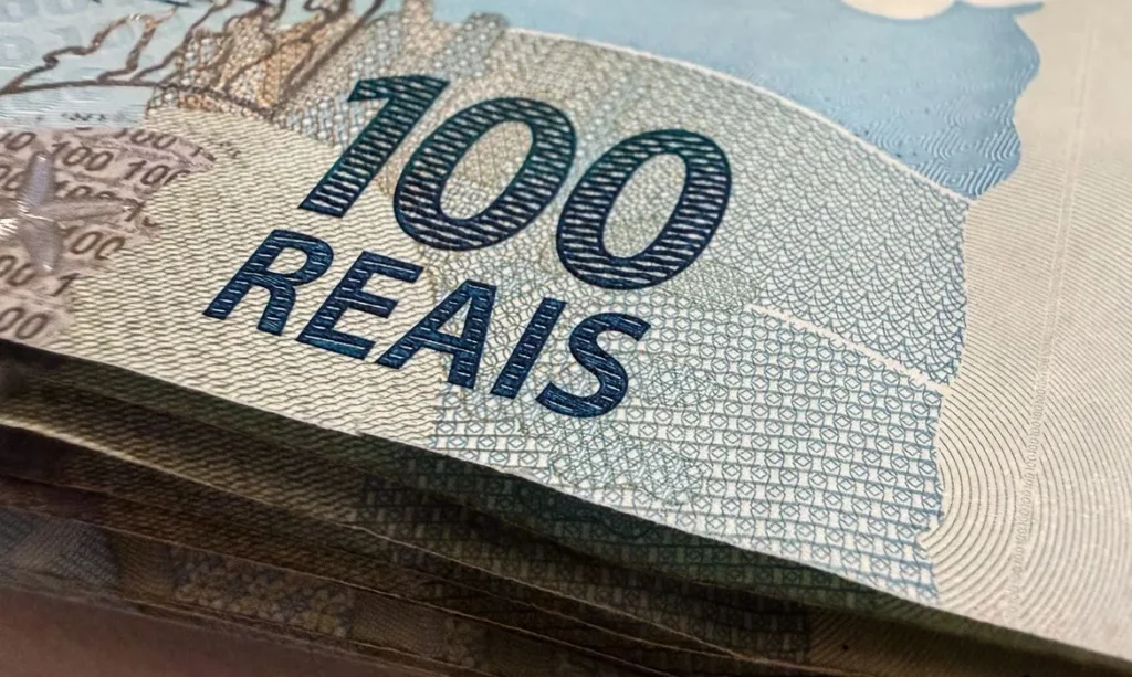 Orçamento de 2027 prevê superávit e salário mínimo de R$ 1.741