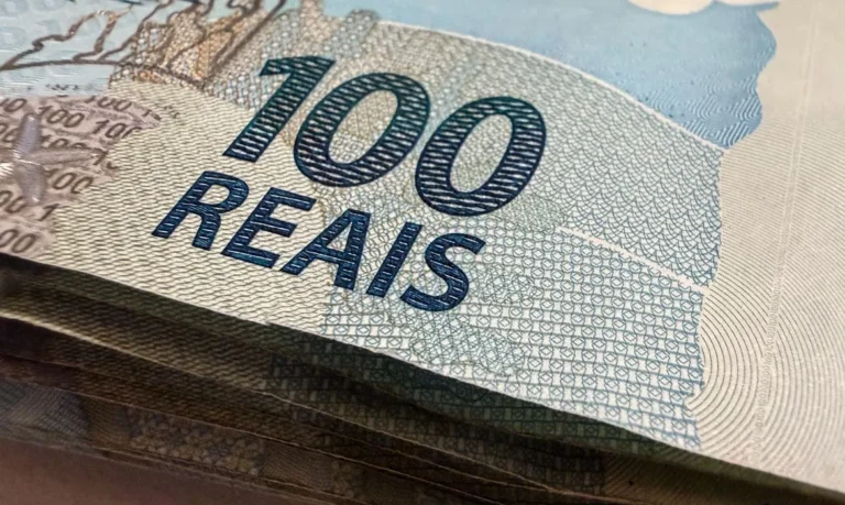 Orçamento de 2027 prevê superávit e salário mínimo de R$ 1.741