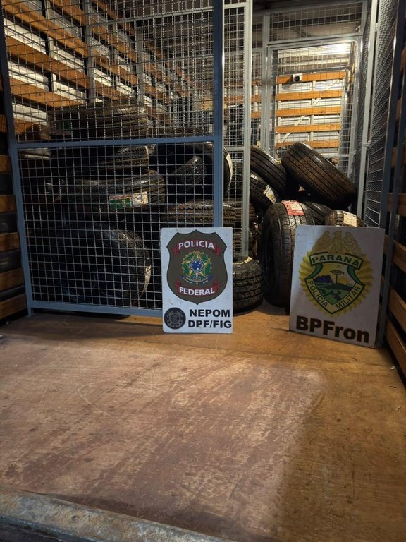 PF e PM apreendem cerca de 150 pneus em depósito clandestino no Paraná