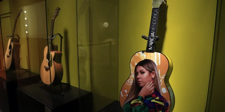 Exposição sensorial celebra trajetória de Marília Mendonça em São Paulo
